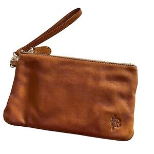 Handbag Butler Cognac Leather Recharging Wristlet Clutch Wallet